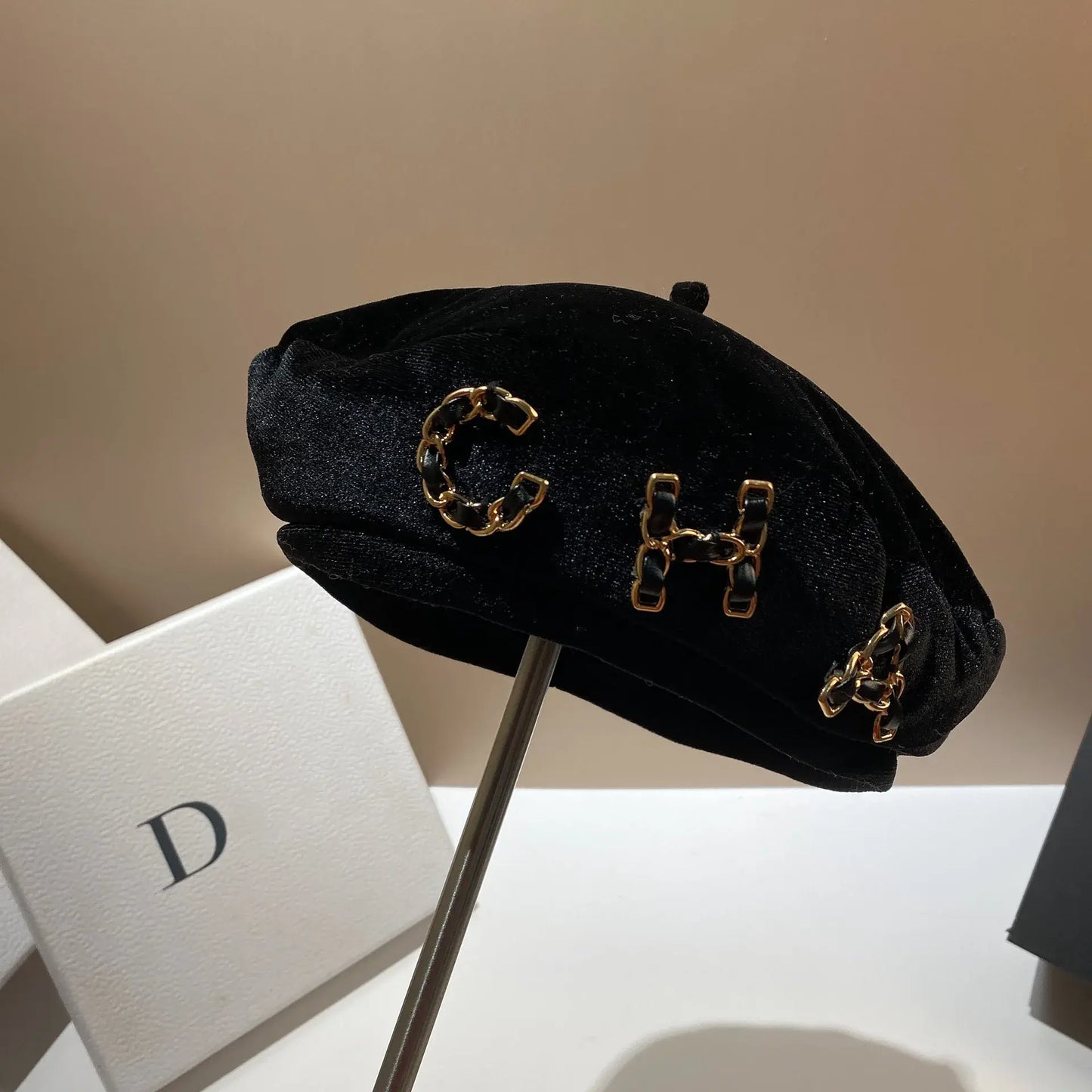 CHA chain letter beret female autumn and winter golden velvet black bud hat fashion French retro artist hat trend